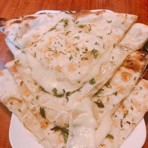 Cheese & garlic naan